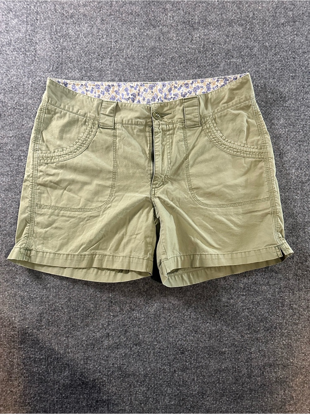 Carhartt Olive Green Women's Cargo-Style Cotton Shorts